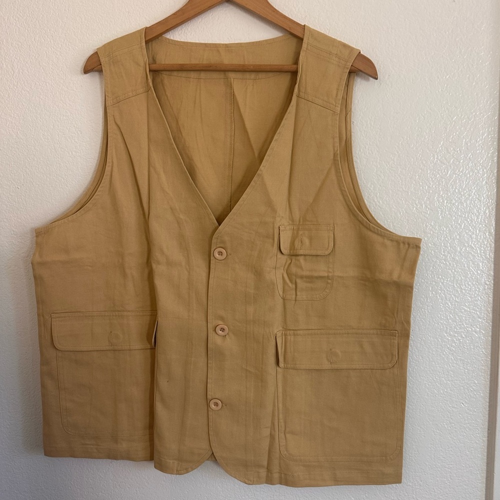COPY - NWOT UNISEX FISHING CARGO VEST WITH THREE BUTTON POCKETS MEN Various Siz… - Picture 1 of 5